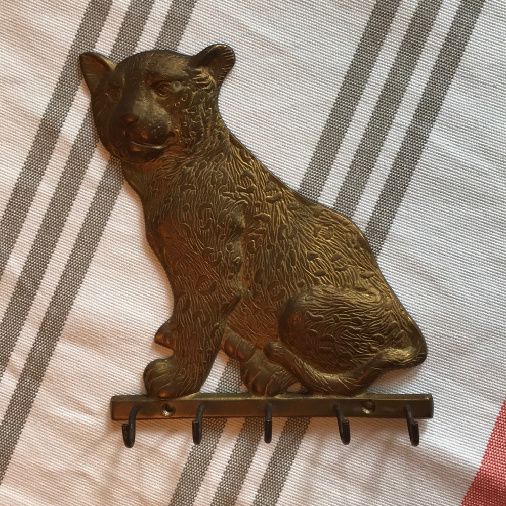 Leopard key holder
